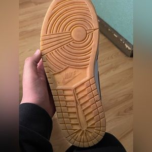 Jordan 1 tan gums size 8.5 men. NO BOX🚨‼️. 8.5/10 will clean if buy worn 3times